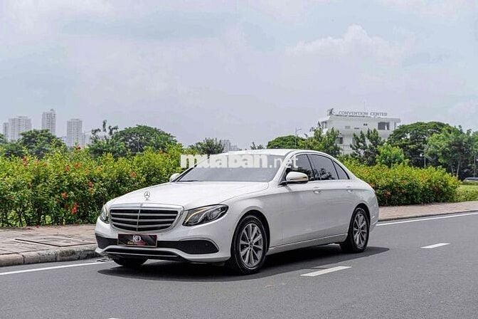 E200 Facelift - 2019 màu trắng/ nt nâu sang trọng
