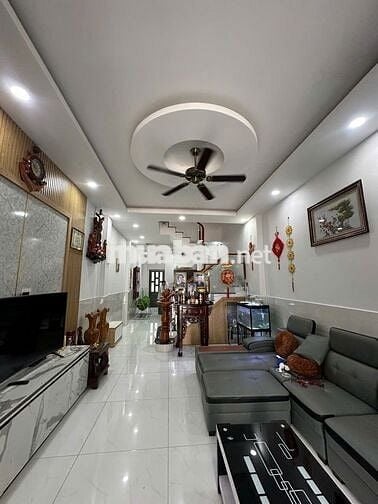 Bán Nhà KDC Hoàng Nam 5, đường 13m,1 trệt 2 lầu 4PN 3WC. Tặng nội thất