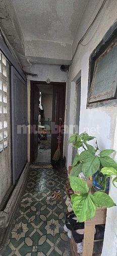 Cho thuê căn hộ tập thể tầng 6 tại khu trung tâm
