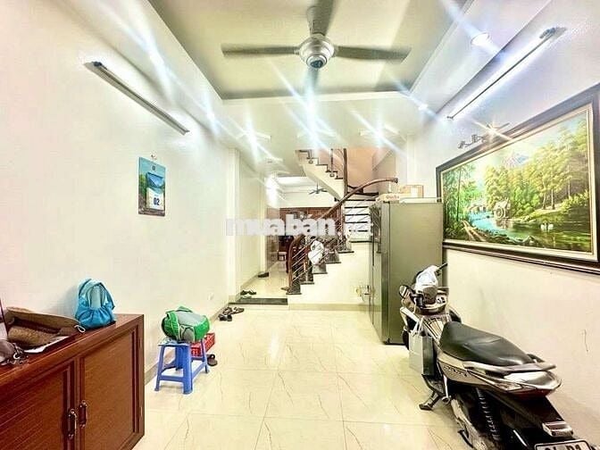 BÁN NHÀ DÂN XÂY 4 TẦNG 39M² CẠNH ĐƯỜNG CỔ LINH, LONG BIÊN ÔTÔ ĐỖ CỬA