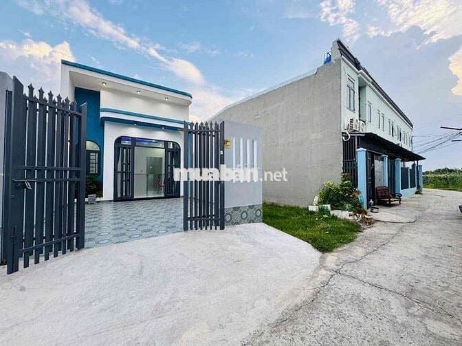cần bán gấp căn Villa cấp4 siêu đẹp đất thổ cư 100% sổ hồng riêng