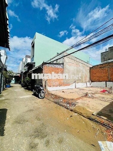 Nền thổ cư đẹp ngay sát trục chính hẻm 9 Phạm Ngọc Hưng