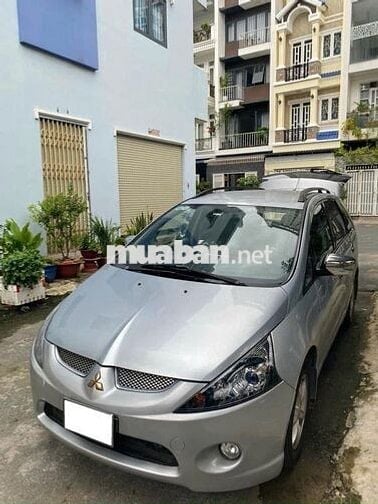 Bán xe Mitsubishi Grandis 2006 màu bạc,