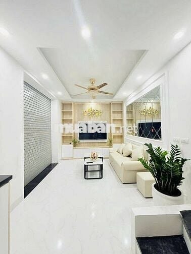BÁN NHÀ CẦU GIẤY - FULL NỘI THẤT - GIÁ TỐT - VỊ TRÍ THUẬN TIỆN