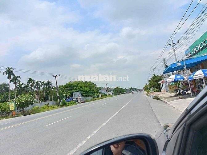Bán 1 hec 700m Đất mặt tiền DT 741