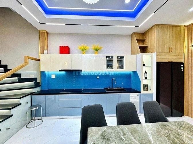Nhà HXH Hoàng Văn Thụ, Phú Nhuận. DT 4x15m, 4 tầng