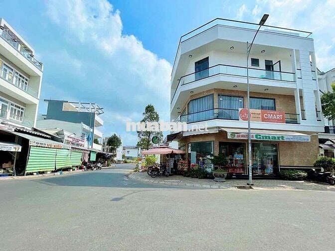 NHÀ ĐẸP GÓC 2 MẶT TIỀN NAM LONG