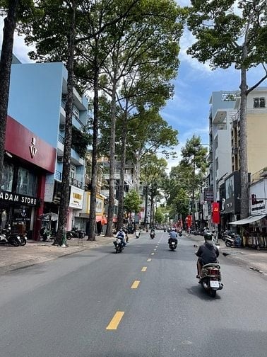 MT ngang 5m Nguyễn Trãi, Q5. Đang có HĐT 110 triệu/tháng