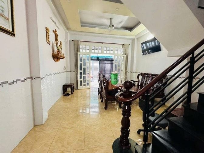 GIÁ 2 TỶ 990 lớn nhà 1 trệt, 2 lầu hẻm 77 đường Hoàng Diệu 2 (Q. Thủ Đ