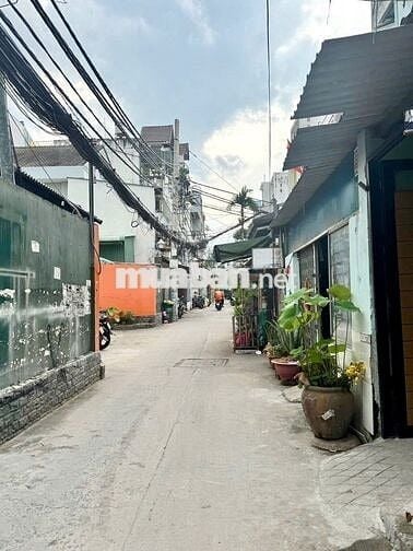 cần bán nhà mới hẻm xe hơi sạch sẽ ko ngập
