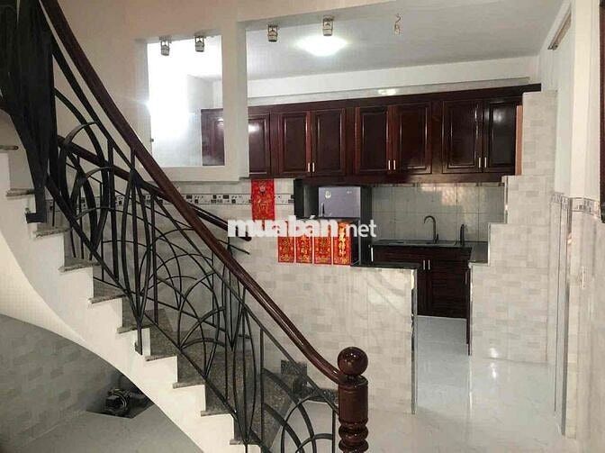 nhà thuê mới Cầu Rạch Nhảy, 4PN, 3lầu, hẻm3m, cách đướng lớn 20m, 10tr