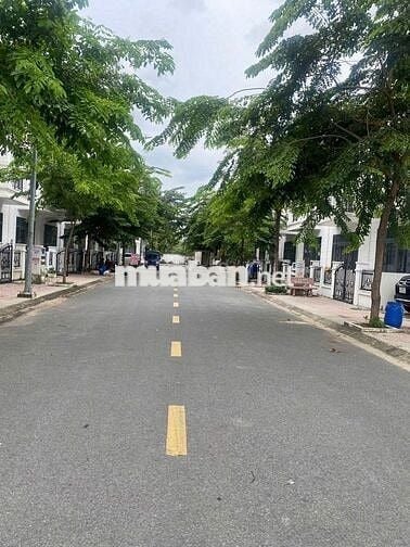 Về quê,cắt lỗ 300triệu,1 trệt 2 lầu sổ hoàn công đầy đủ,Tân Uyên,BD