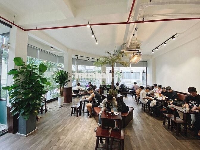 Sang nhượng quán cà phê đông đúc 2 mặt tiền