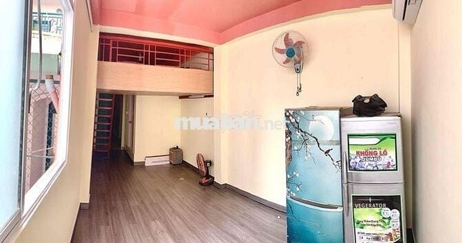 Phòng trọ đường Nguyễn Đình Chiểu, Phú Nhuận; nội thất đầy đủ, có gác.
