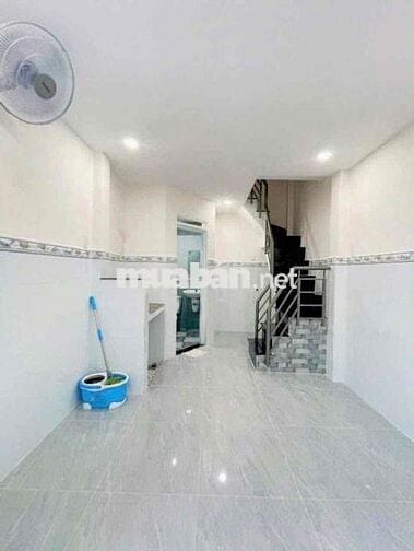 Cho thuê nhà đẹp - 3 tầng - Tôn Đản Q4 - Chỉ 7 triệu.