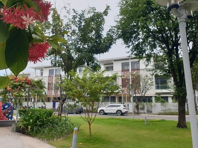 Biệt thự song lập 190m2, khu compound Phố Đông Village, trung tâm Q.2