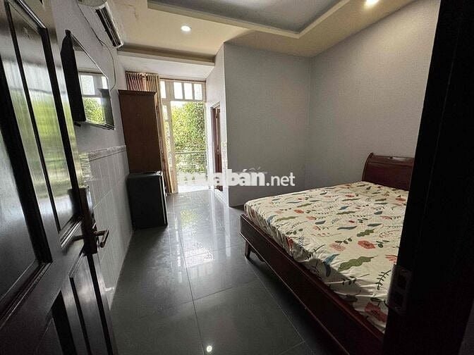 Phòng Ban Công Thoáng Khu Tên Lửa