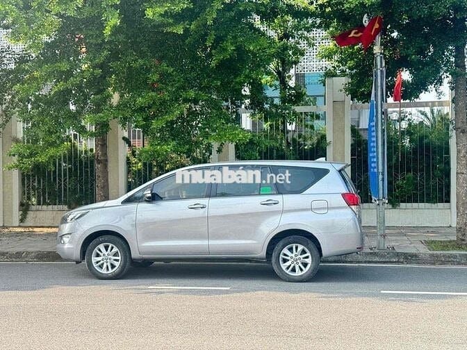 Toyota Innova 2020 số sàn màu bạc biển 30/5 số Hn