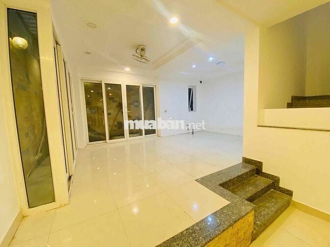 Cho thuê nhà mặt tiền đường số quận 7