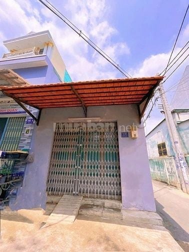 Bán nhà cấp 4, 2 mặt tiền kinh doanh, khu dân cư sầm uất, đường ô tô