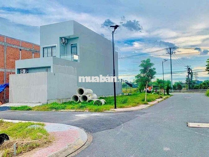 Cần bán đất thổ cư hẻm 8m 1tỷ2/nền.