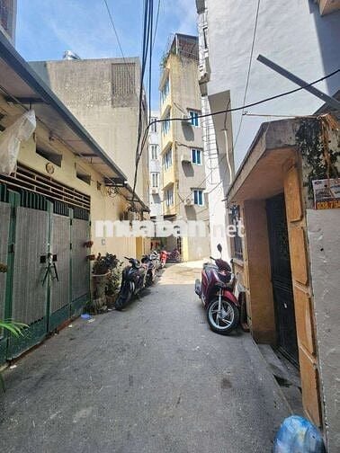 Lô góc 2 mặt thoáng, nhà đẹp ở ngay