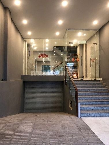 Cho thuê mặt tiền Nguyễn Thị Thập 5x20m có hầm 3 lầu, 40 triệu