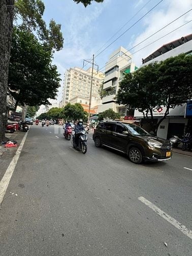 BÁN GẤP NHÀ 2 MẶT TIỀN HÙNG VƯƠNG, P9, Q5. DT 4.2 X15M. 2 LẦU . GIÁ CH