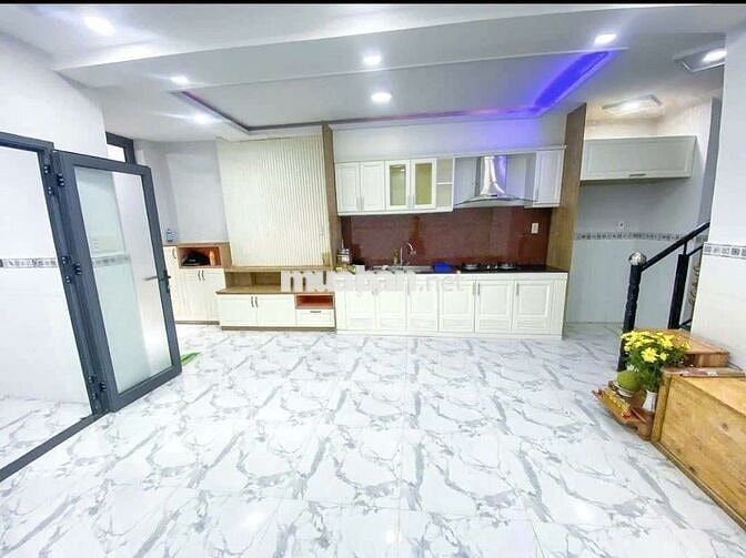 Nhà mới cách mạng tháng 8 quận 3