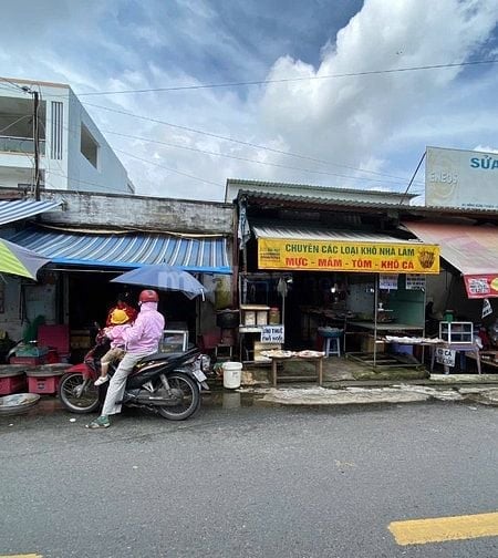 Bán nhà mặt tiền Đông Hưng Thuận 02 ngay chợ Cây Sộp - 5,7mX25m -11ty5