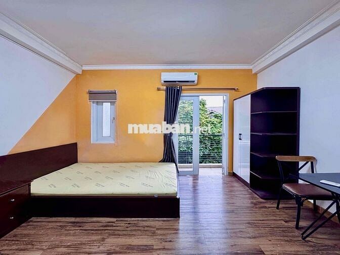 Căn hộ full nội thất ban công lớn ngay CV Hoàng Văn Thụ - Ngã 4 7 Hiền