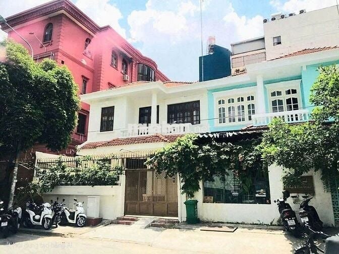 CHO THUÊ BIỆT THỰ ĐƯỜNG HOA LAN,Q PHÚ NHUẬN,DTSD LỚN,NGANG 10M,GIÁ TỐT