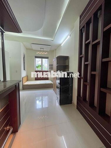 căn hộ studio ban công cửa sổ  có sân vườn siêu rộng thoáng