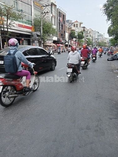 nhả cho thuê Mặt Tiền Nguyễn Gia TRí (D2) P25 DT 4mx 20m 4lầu.Q.BThạnh