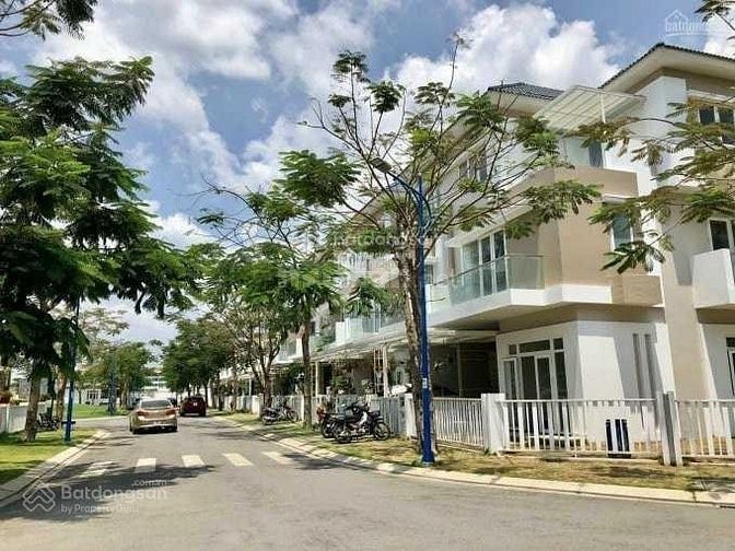 Nhân viên Shop Thời Trang Online