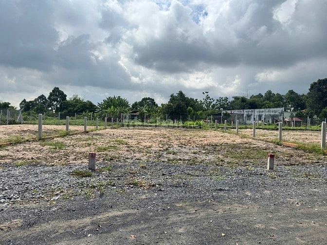 bán gấp 550m2 có 300m2 thổ cư mặt tiền 409 tỉnh lộ 2 xã Phước vĩnh an 
