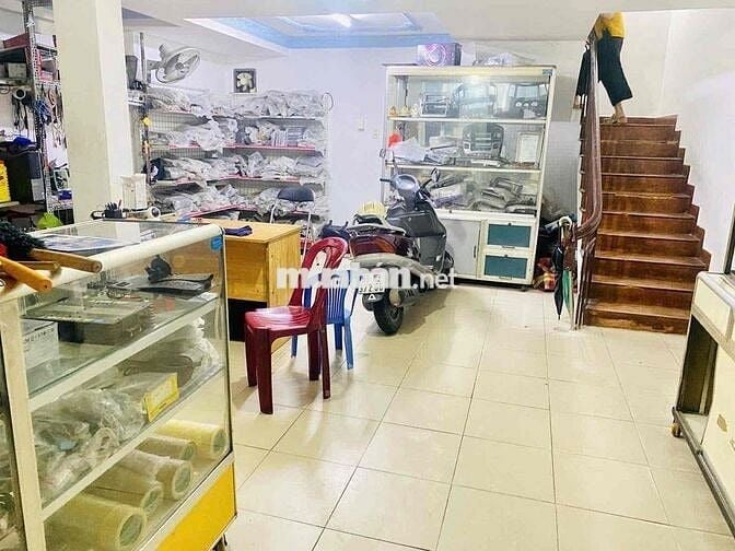 cần bán nhà mặt tiền quận 10, đang có hợp đồng thuê 23 triệu