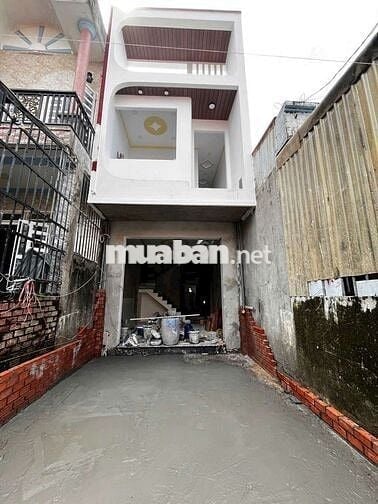 Nhà phố đang hoàn thiện gần chợ Bình An và làng đại học quốc gia Tphcm