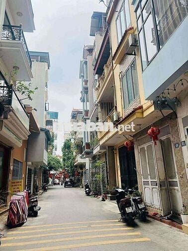 CHO THUÊ CĂN 2 NGỦ 90M2- GIA THUỴ - THANG MÁY