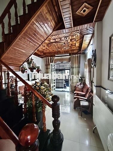 NHÀ HẺM ĐẸP XÂY KIÊN CỐ KHU VỰC TẠP TRUNG TIỆN NGHI