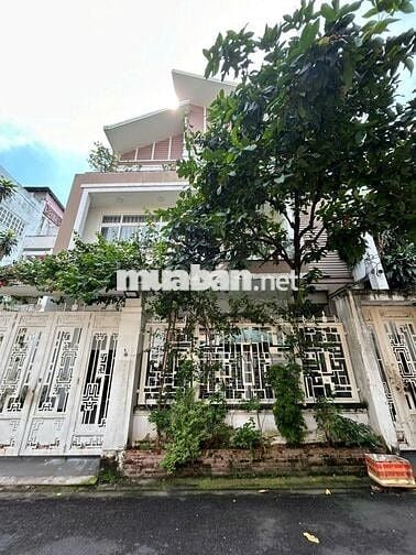 BIỆT THỰ CHO THUÊ MT LÊ THÚC HOẠCH_ 10X18M. TRỆT 3 LẦU. GARA Ô TÔ.