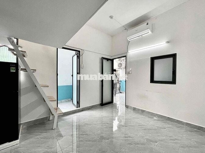 CHO THUÊ CHDV DUPLEX BAN CÔNG NGAY GA METRO VĂN THÁNH