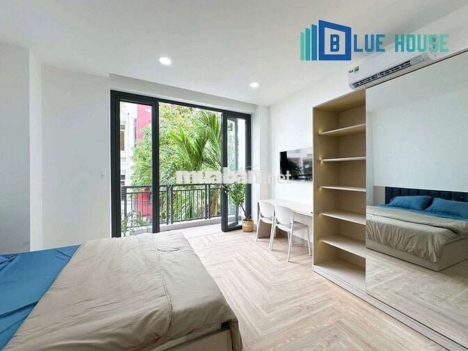 Căn hộ full nội thất ban công thoáng mát Nguyễn Văn Cừ Quận 1