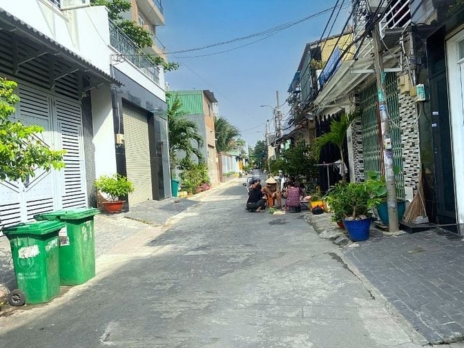 Chủ cần bán gấp nhà cấp 4 hẻm 1 sec Lê Văn Qưới, 5m x 30m,nở hậu 5.17m