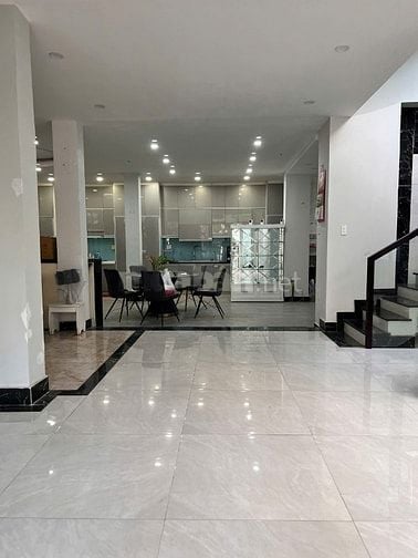 Biệt Thự Bát Nàn Ngang 15m, Có Hầm Để Xe Rộng Rãi thoáng má