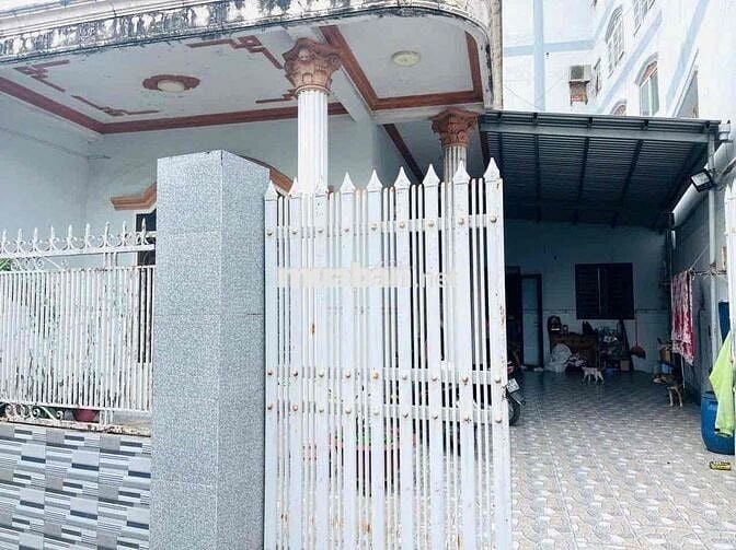 CHÍNH CHỦ BÁN CẶP ĐẤT CÓ NHÀ CẤP 4 - NGAY NGÃ 4 VŨNG TÀU