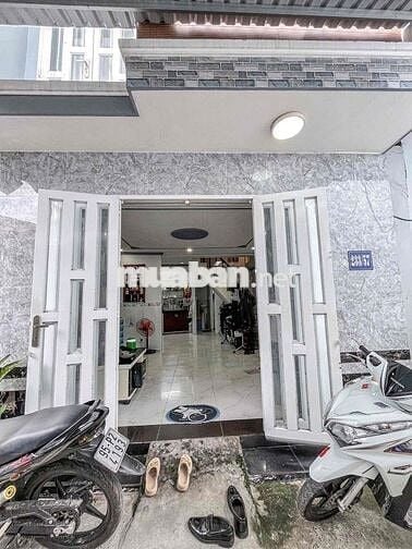 Nhà lầu mới đẹp kiên cố hẻm 233 Nguyễn Văn Cừ giá 1,68 tỷ
