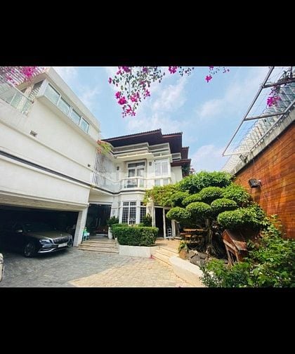 Bán biệt phủ măt tiền đường 20m 793 Trần Xuân Soạn P.Tân Hưng Q.7.