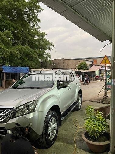 Isuzu Mu X 2017 2.5 4X2 MT - Xe gia đình đi kỹ