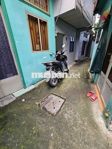 Cho thuê nhà hẽm 100 đường Phong Phú. q8,50m2, 3PN, 1 WC, Giá 7tr/th